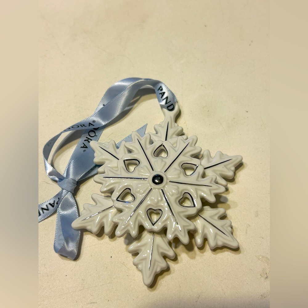 Pandora 2015 Porcelain Winter Snowflake Ornament Limited Edition Christmas